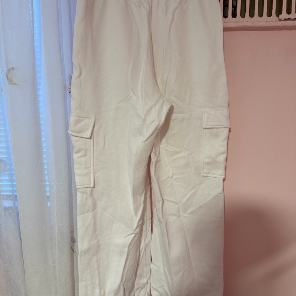 Gilly Hicks Sweatpanrs - Picture 2 of 3